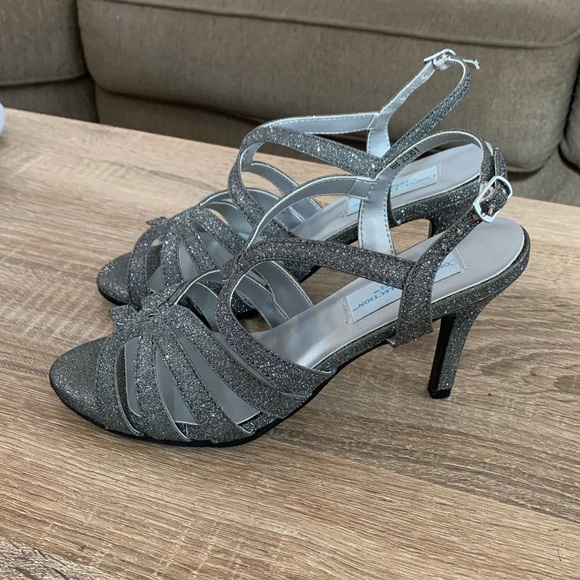 Brand new high heels - Picture 2 of 5